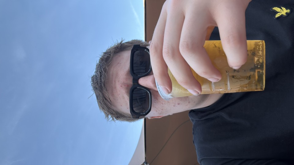 Een meester die een slavin zoekt voor alles 