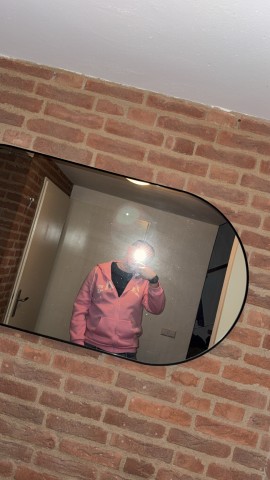 Een meester die een slavin zoekt voor alles 