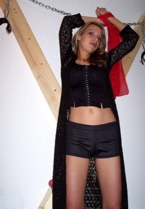 Ervaren man in sm voor een beginnende slavinnetje