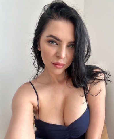 Professional escort girl Kira 