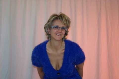 Oudere dame zoekt leuke jongen of man