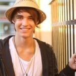 Verlegen Jan zoekt een leuke man!