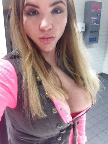 Een spontane eerlijke vrouw, op zoek naar een maatje trouw monogaam!
