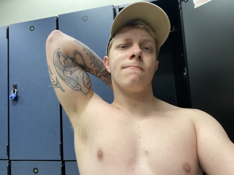 Lekkere jongen zoekt speelmaatje