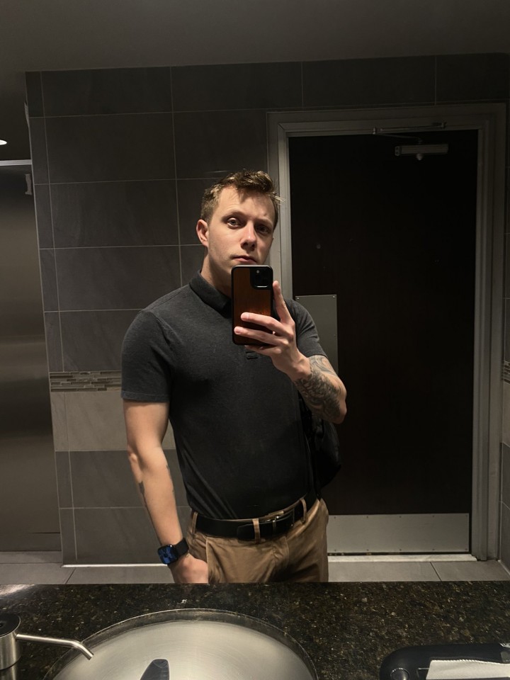 Lekkere jongen zoekt speelmaatje