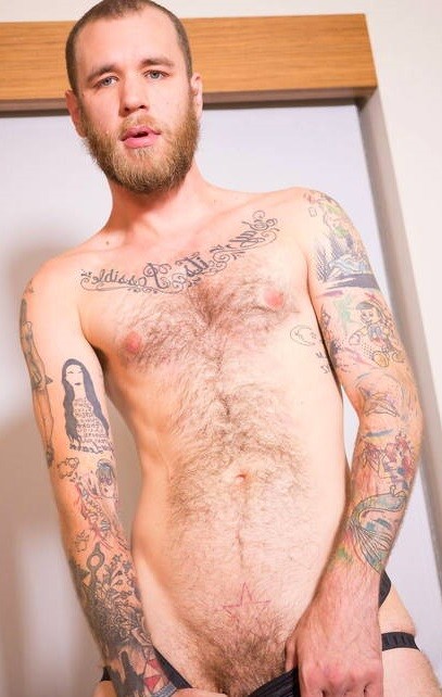 Ik hou van geile fetish seks en zoek een geile man.