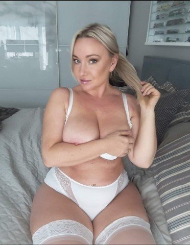 Geile Suzan wil jouw paal kapot neuken, liefst vanavond al!