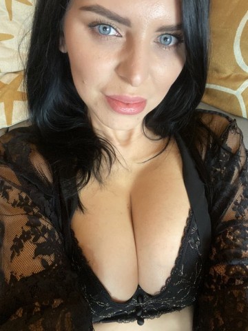 An intimate moment and a relaxing massage in complete discretion.