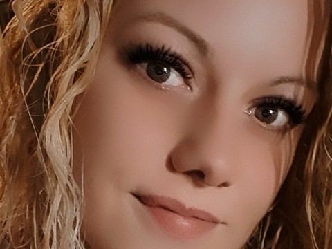 Geilblondje (36) … een heel ondeugend meisje