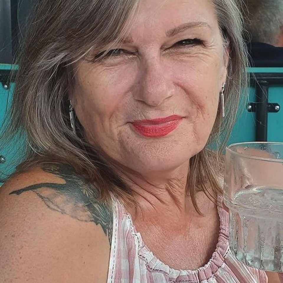 Mijn handtas staat al klaar, ga je mee?