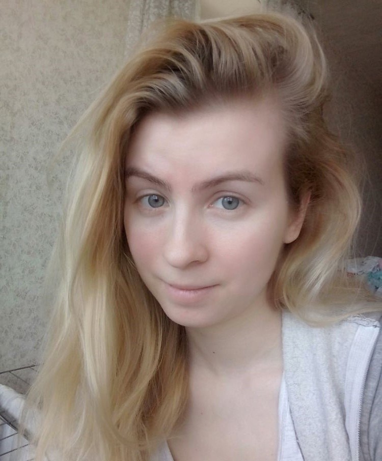 Rustige vrouw met een open blik op zoek naar oprechte connectie