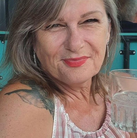 Mijn handtas staat al klaar, ga je mee?