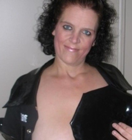 Onervaren meesteres zoekt een onderdanig slaafje