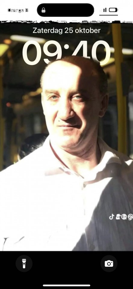 Lange Dames ik lik je poesje ik ontvang privé in Gent België 