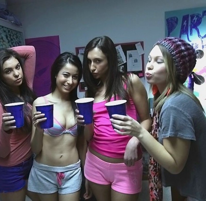 Interesse in de geilste seks met veel meiden?