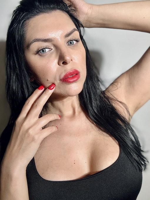 Kira – Elegance, sensuality and relaxation 