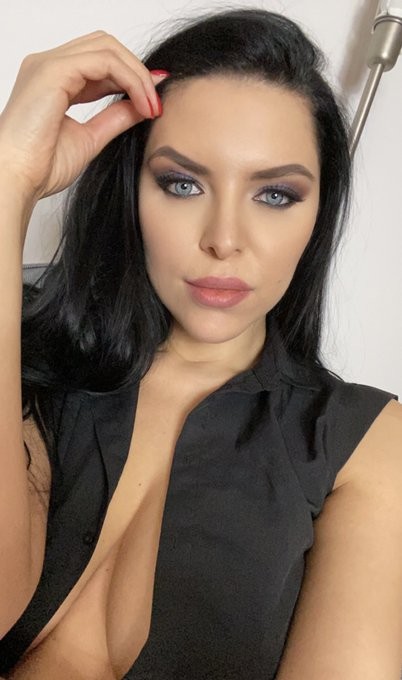 Kira – Elegance, sensuality and relaxation 