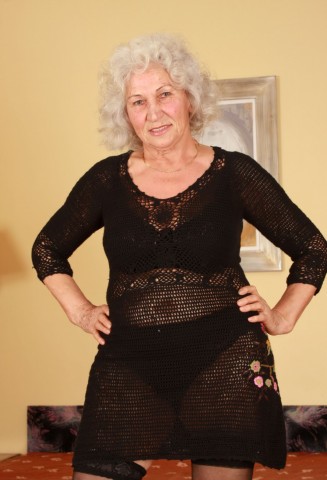 Oma zoekt stuk voor geile nachten.