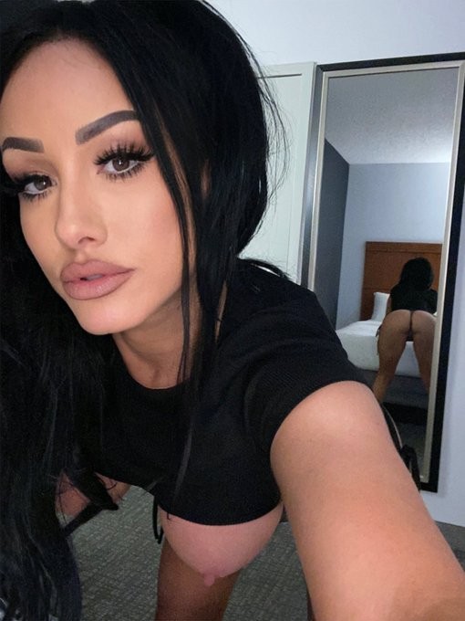 Professionele escortdame Jennifer  writes