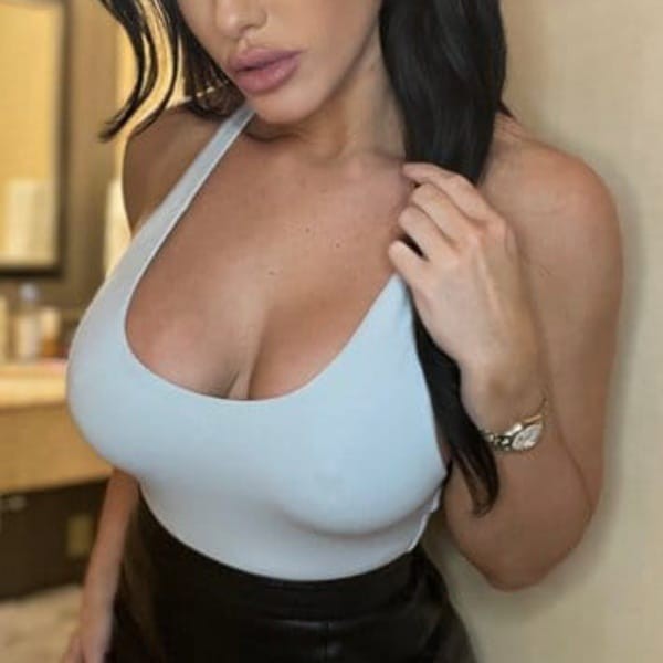 Professionele escortdame Jennifer  writes