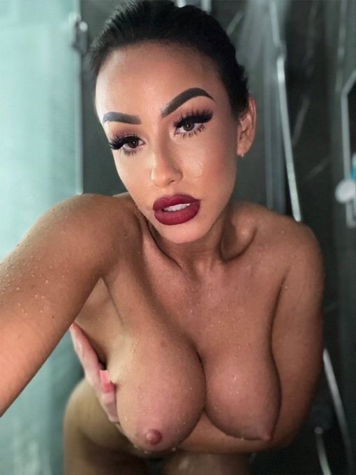 Professionele escortdame Jennifer  writes