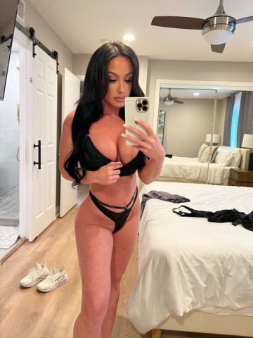 Professionele escortdame Jennifer  writes