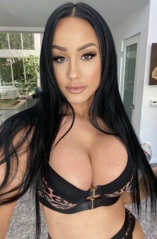Professionele escortdame Jennifer  writes