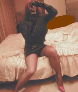 nylons, corselettes, latexmini, high heels, hoerig opgemaakt loopt als
