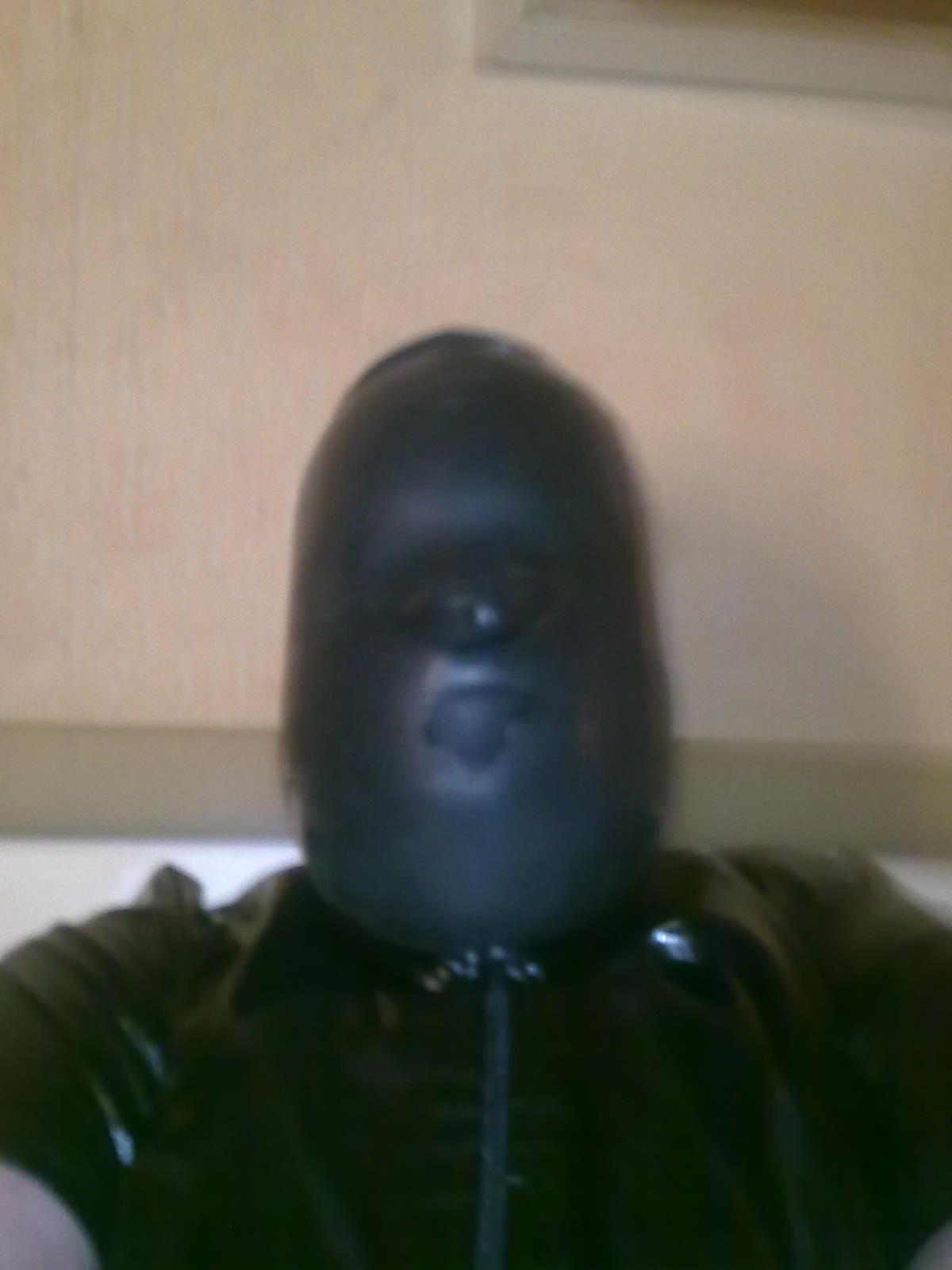 MEESTERES BIEDT HAAR ZOON ALS SEXSLAAF AAN