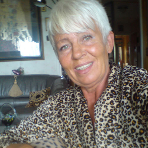 vlotte oudere vrouw van 62 jaar en zoek een grote knuffelbeer, ben nog
