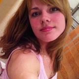 Ik ben een knappe meid van 1.78 met donkerblond haar en een navel pier