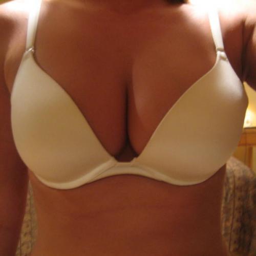 Een leuke knappe man die ervaring heeft met sex en vrouwen.