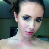 Wat ik zoek is leuk contact, en misschien een dominant iemand die mij 