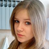 Een beetje duister en verlegen. maar ook wel een stoere punk chick LOL