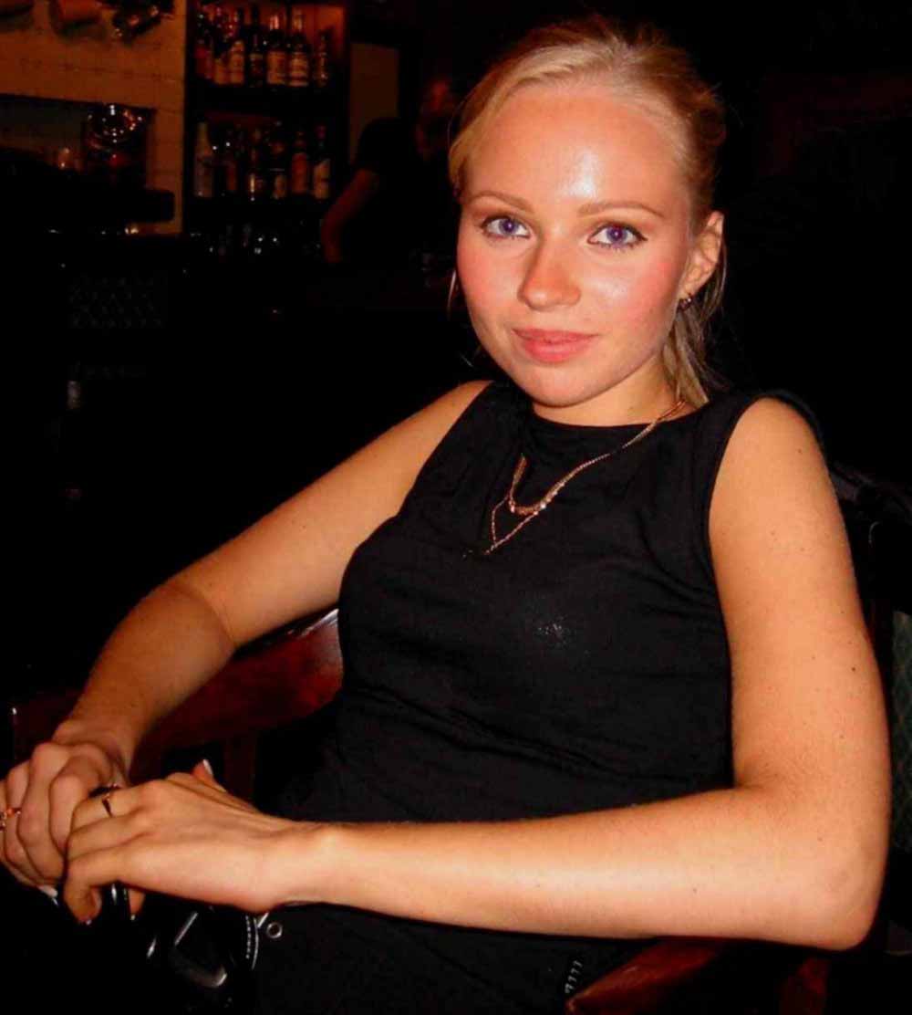 Naakte huishoudster biedt zich aan, gratis