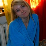 op het terras lekker met een fles rose lekkere mannen kijken 