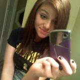 waar ik me allemaal mee bezig hou? school, tv, muziek, uit met mn best