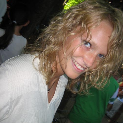 ben een gezellige blonde bi meid van 22 jaar, zoek naar een leuke man,