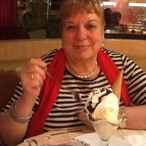 samen tegen elkaar aan kruipen op de bank en in bed