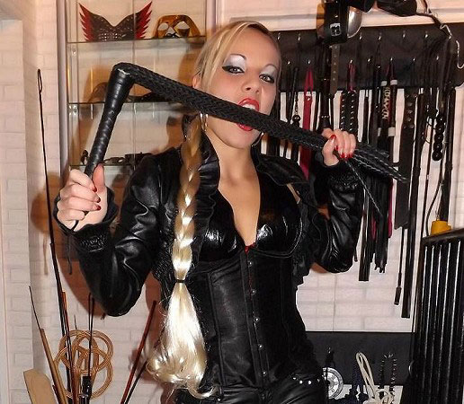  mijn bdsm ruimte is opnieuw ingericht, zoek nog slaafje om hem in te 