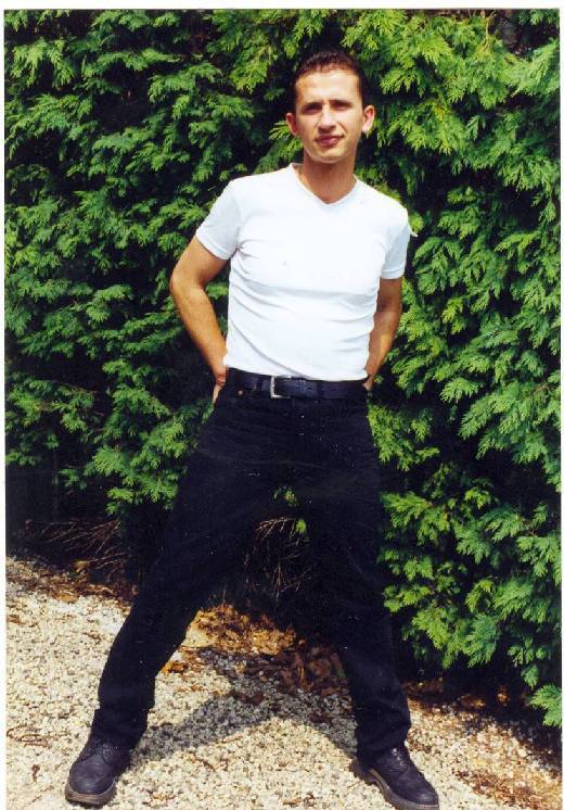 MEESTER ZOEKT SLAVIN VOOR LAT RELATIE