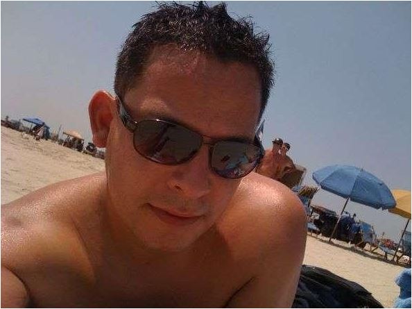 zoek date met een man (of knappe shemale)        .