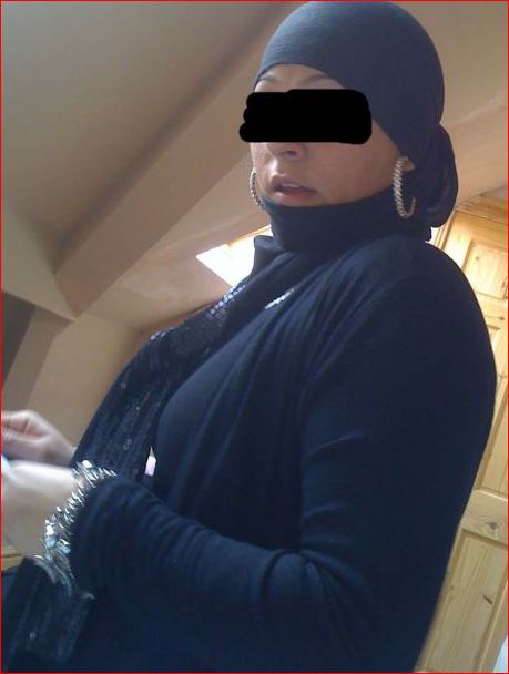 Atifa uit Den Haag                                            .