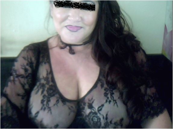 Lisa (48) uit Utrecht houdt van pijpen - gebeft worden en lekker diep 