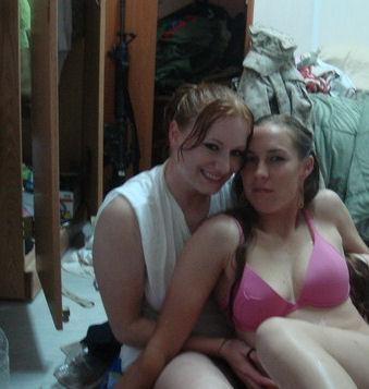 Welke man heeft zin in een wilde date met 2 hete meiden ?