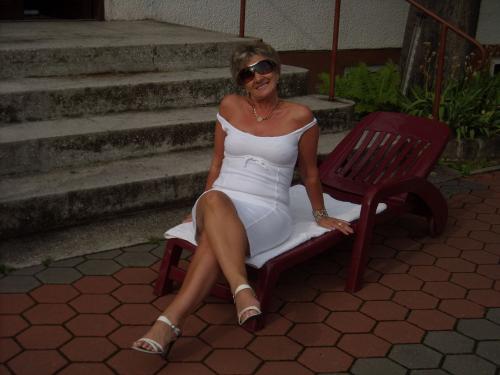 gescheiden stoeipoes van 58 — foto 1