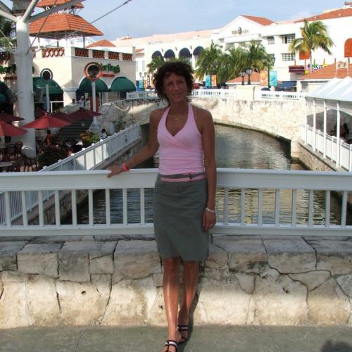 ik ben een wulpse vrouw van 41 jaar, wil graag daten met geile heren d