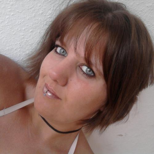 ik ben een leuke, vrolijke en lieve en gezellige vrouw van 39 jaar, be