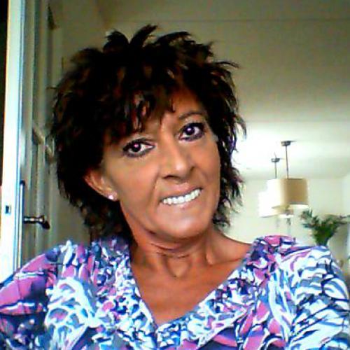 ben een rijpere vrouw van 53 jaar en zoek een eerlijke betrouwbare man
